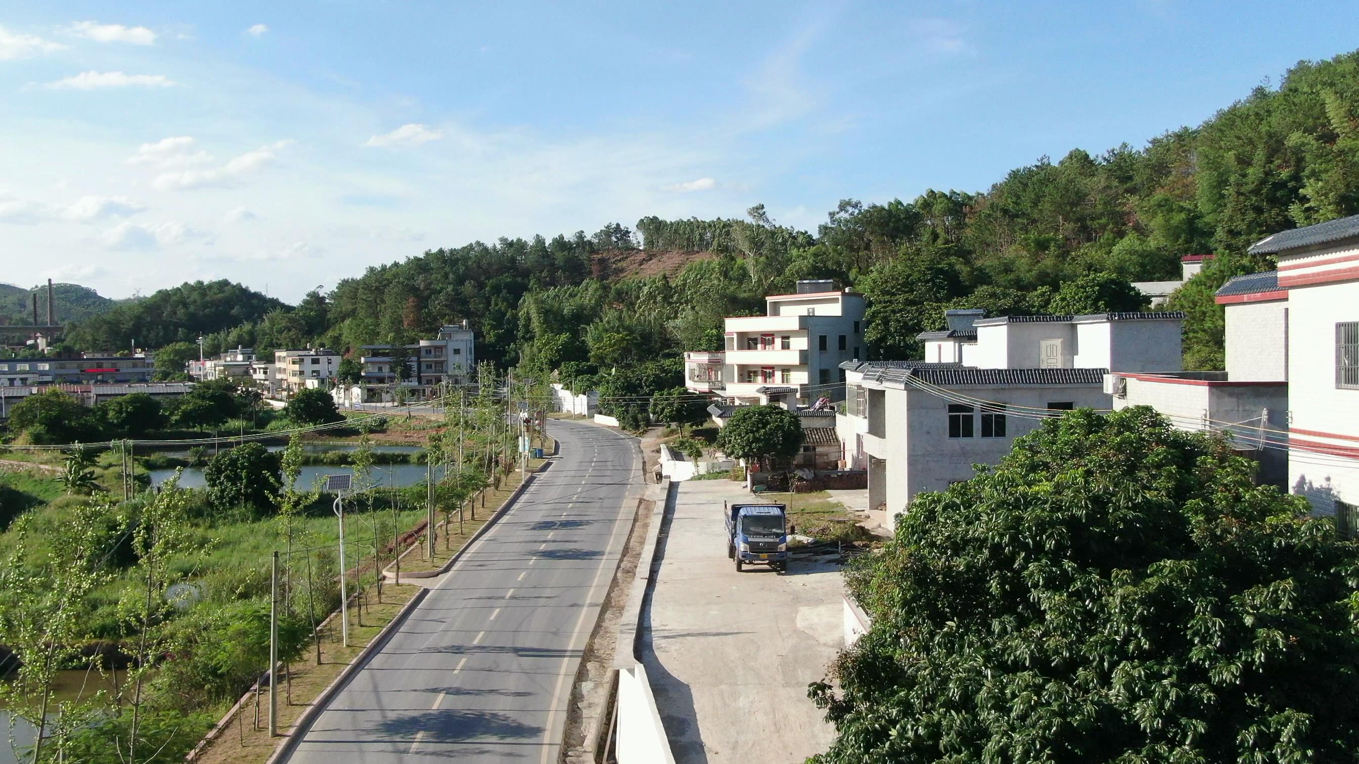 乡村振兴枫深村擦亮乡村建设的美丽底色