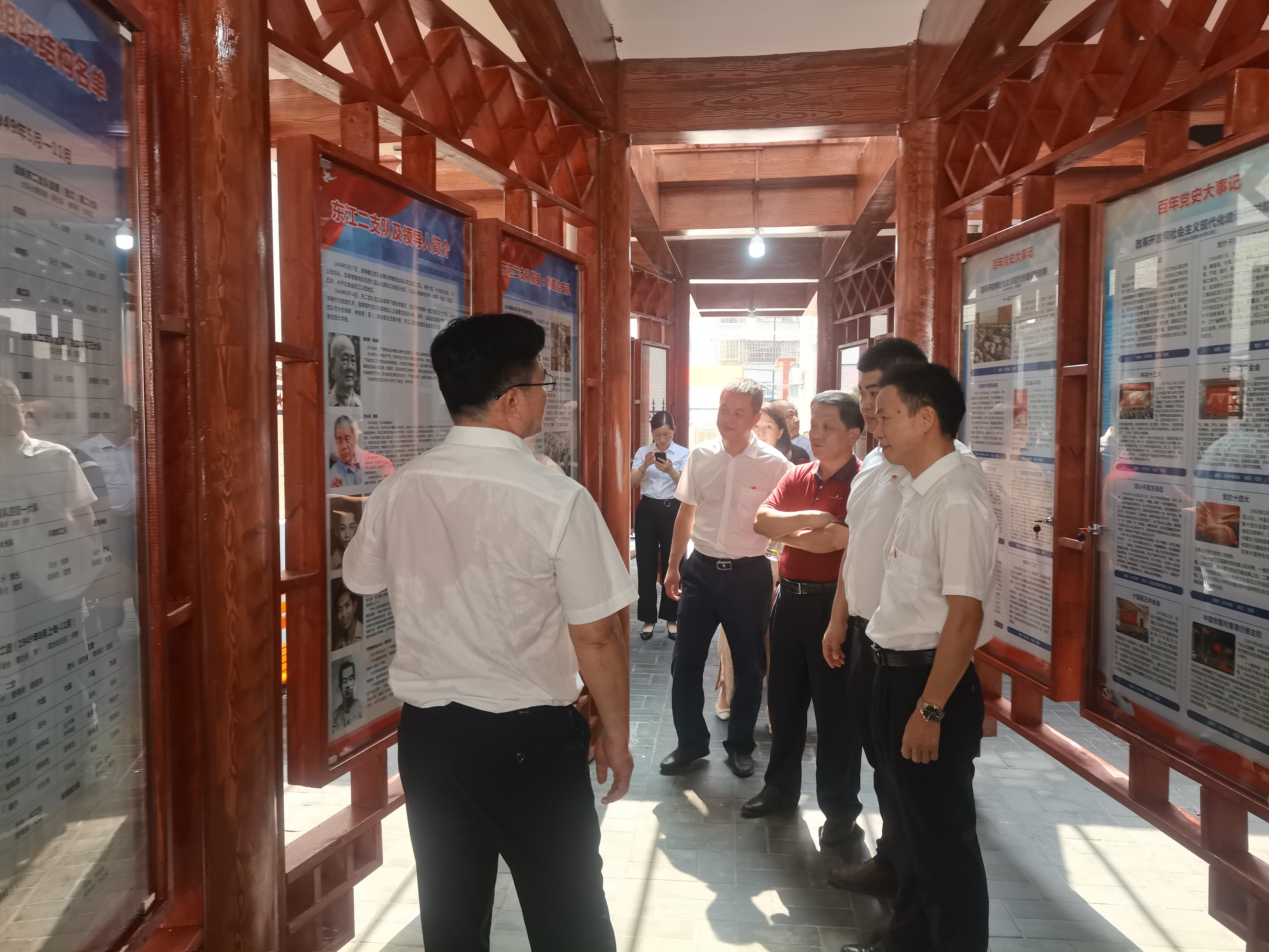 龙川县老隆镇水贝村红色文化长廊落成~ 圆点直播